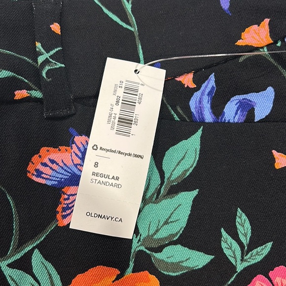 Old navy pixie pants - 8 - Picture 2 of 2